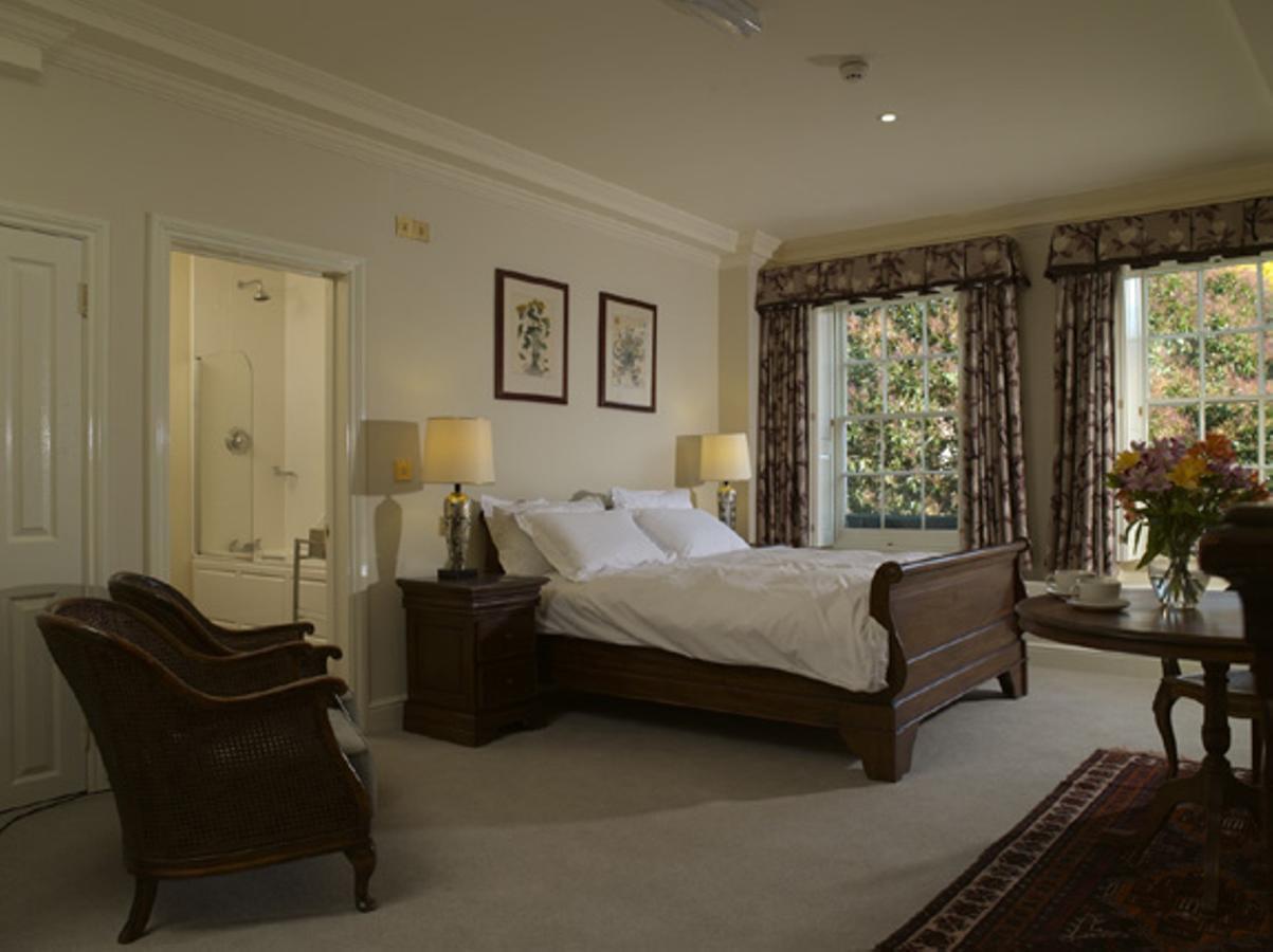 The Old Vine Hotel Winchester Buitenkant foto